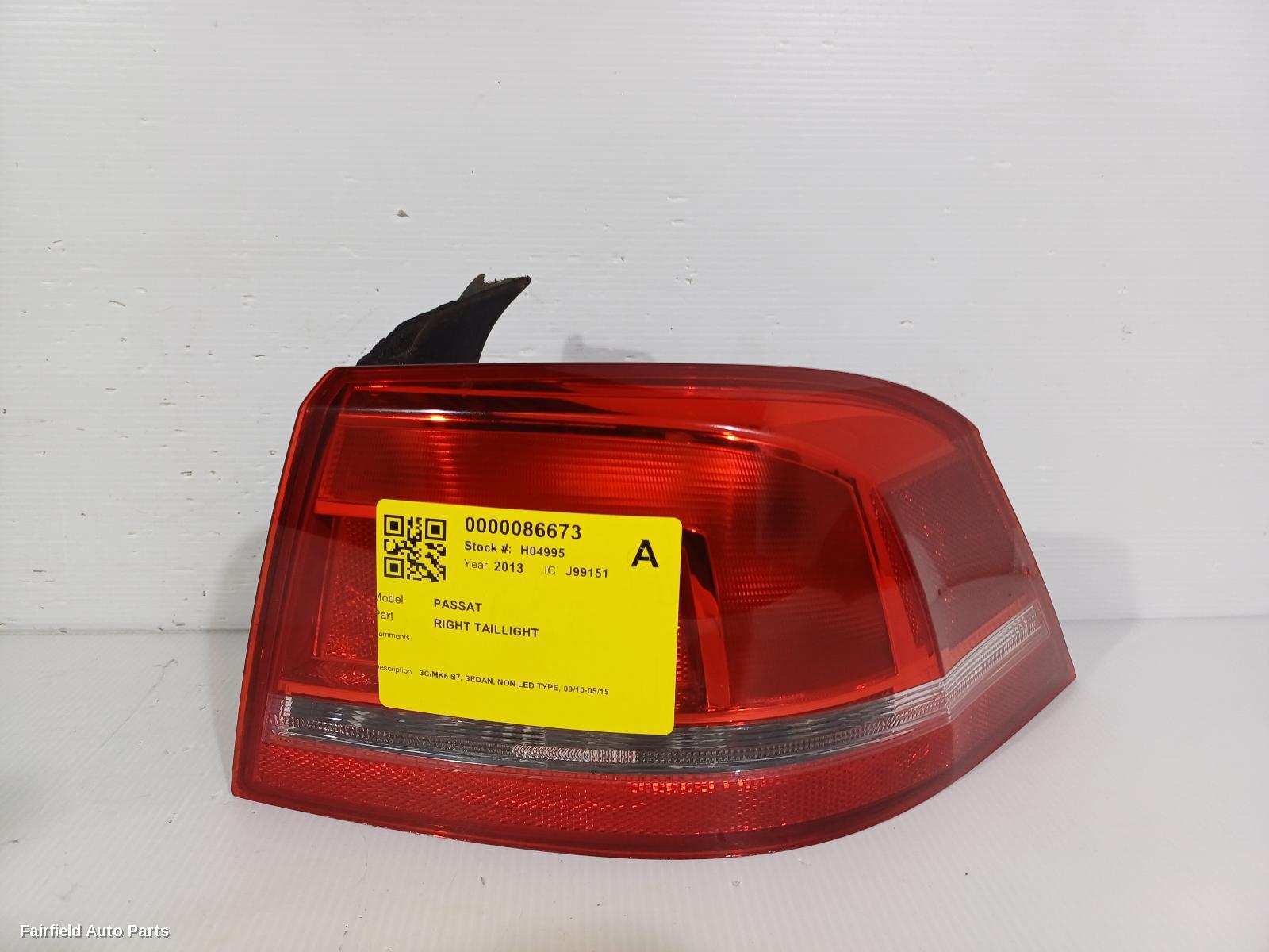 2010-2015 Volkswagen Passat Right Taillight