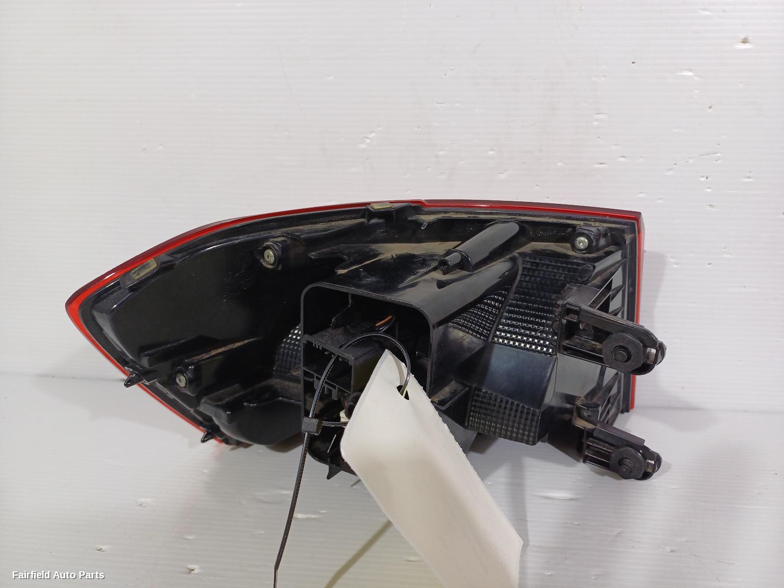 2015-2019 Volkswagen Passat Right Taillight