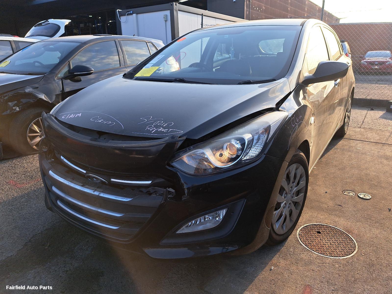 2012-2017 Hyundai I30 Washer Bottle
