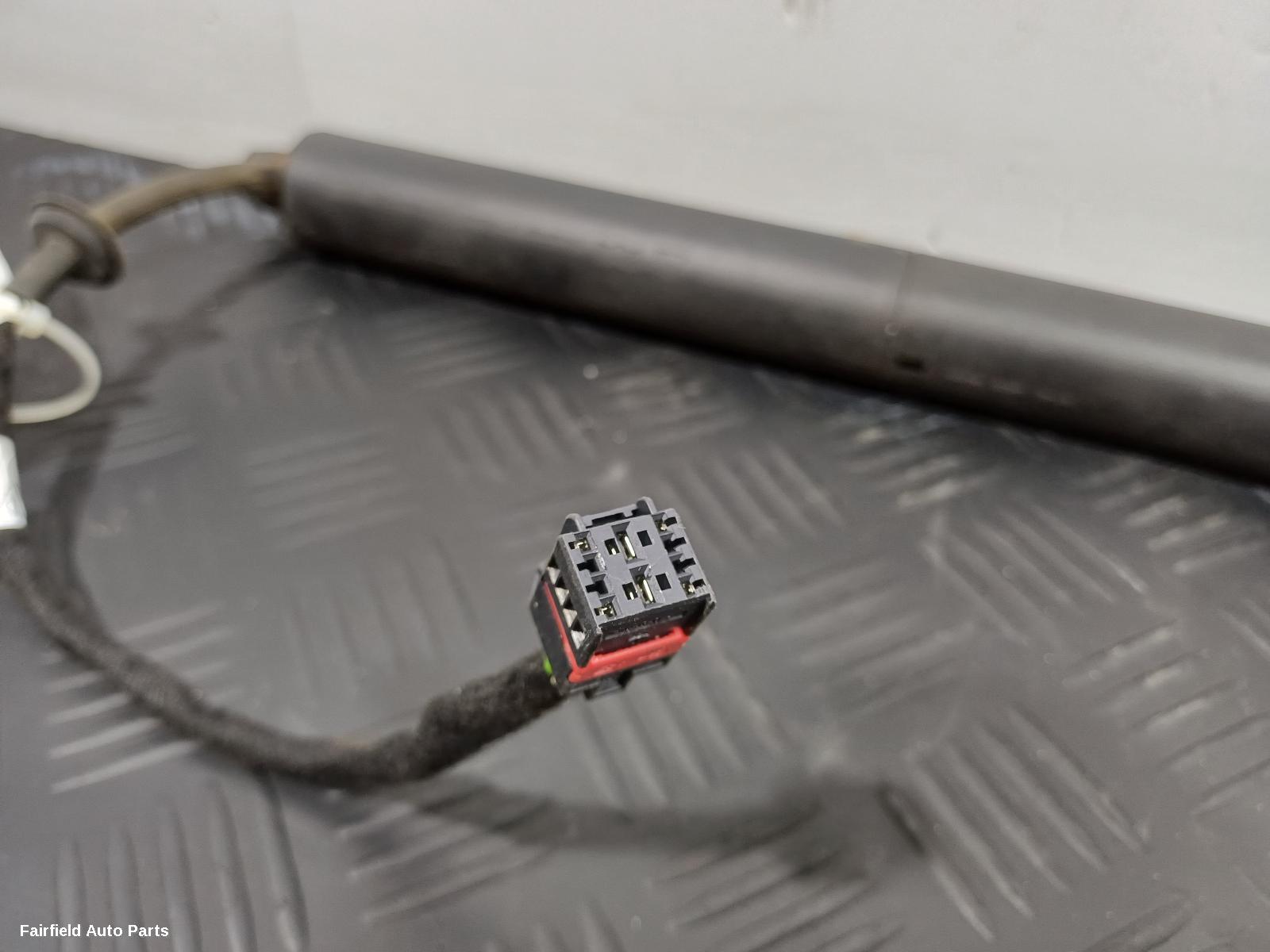 2014-2025 Porsche Macan Hatch Strut