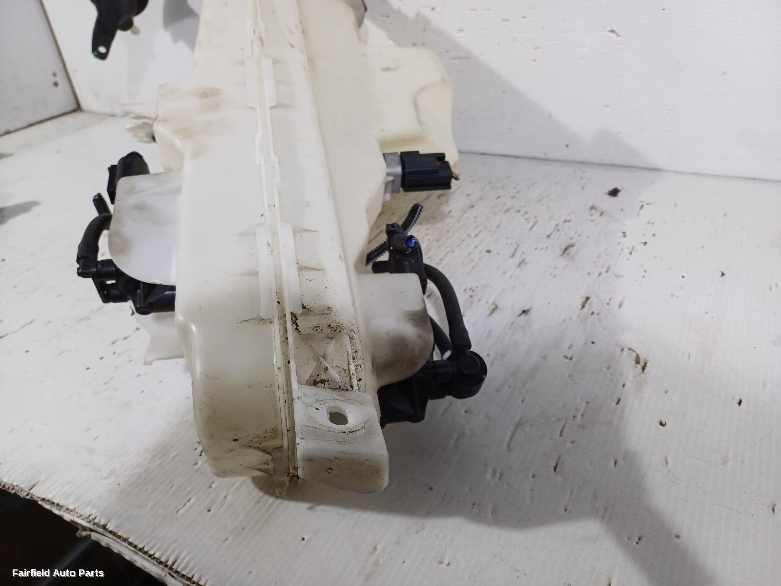2017-2021 Volvo Xc60 Washer Bottle