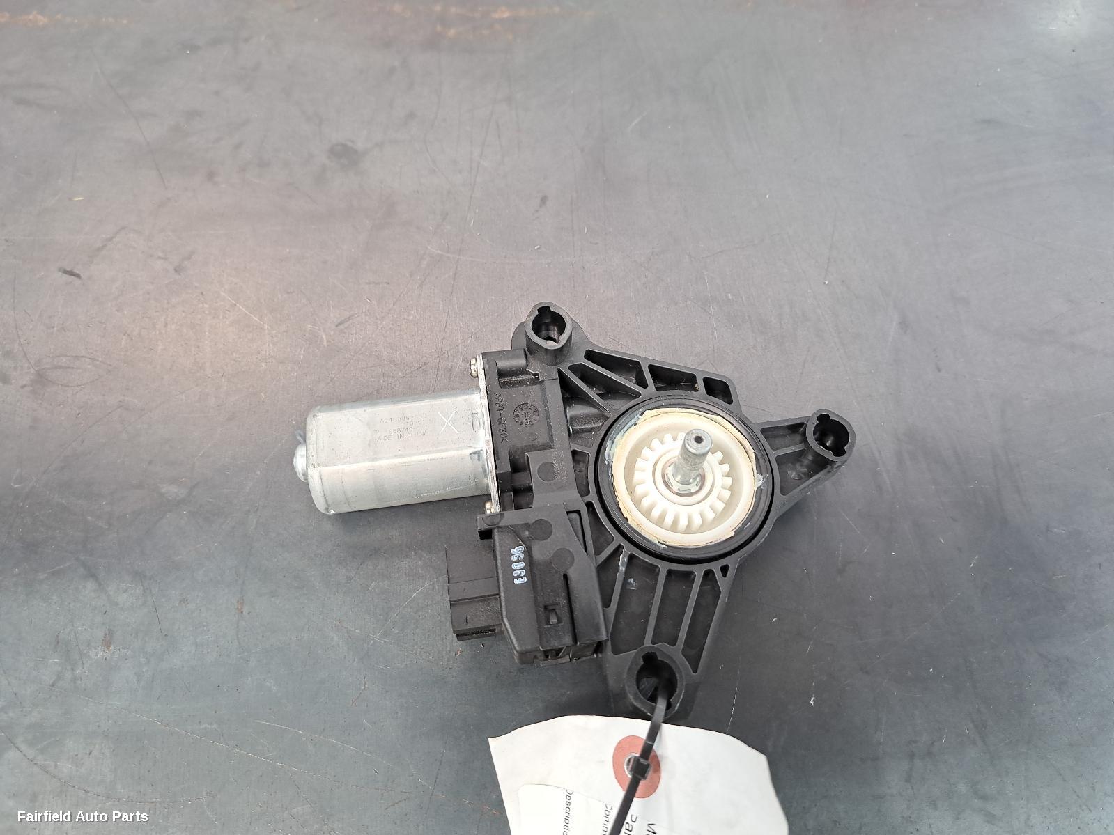 2014-2020 Mercedes Gla Class Left Rear Wnd Reg Motor