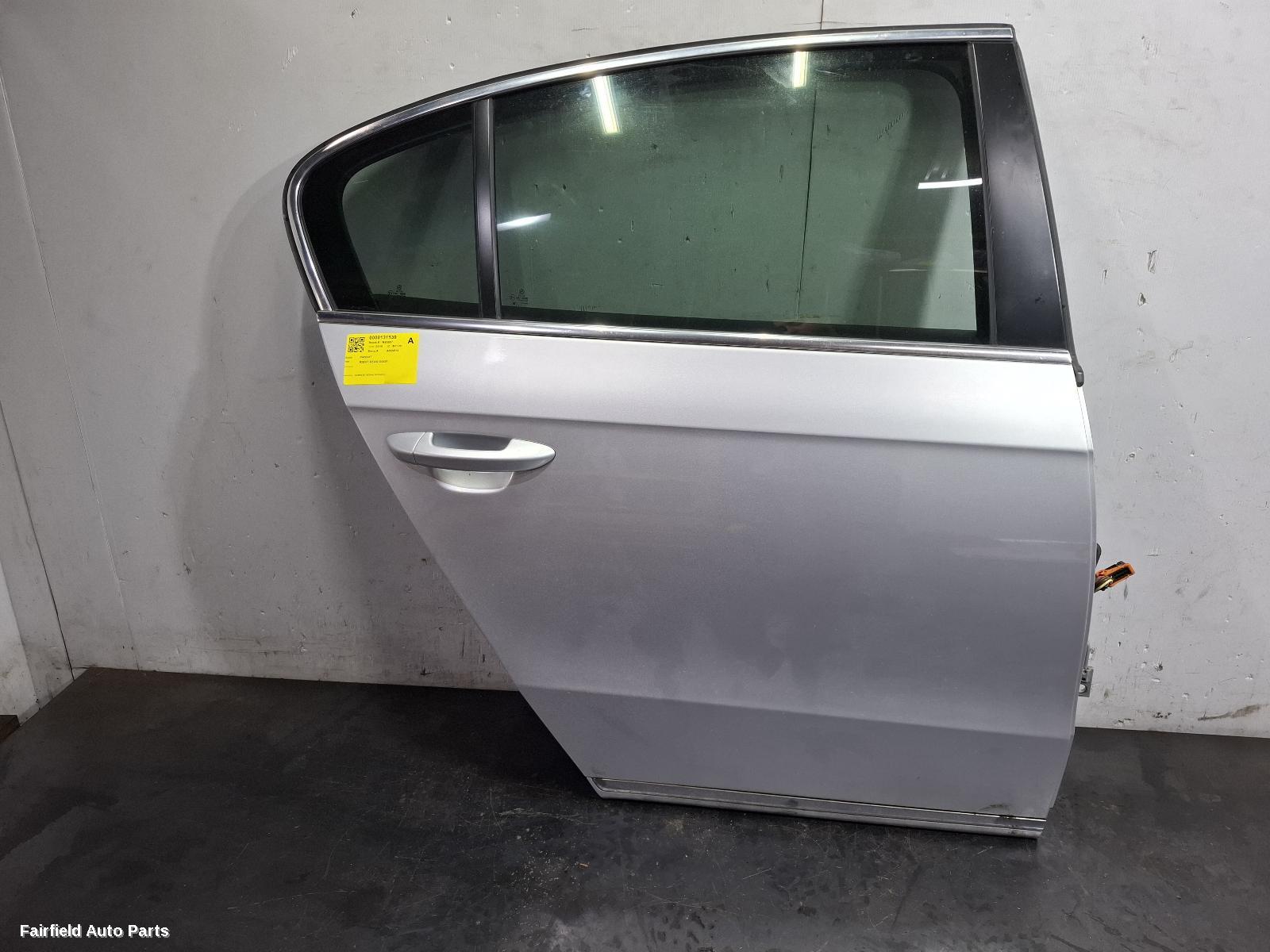 2010-2015 Volkswagen Passat Right Rear Door Sliding