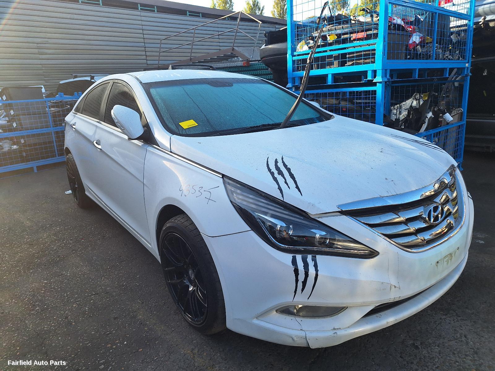 2010-2014 Hyundai I45 Washer Bottle