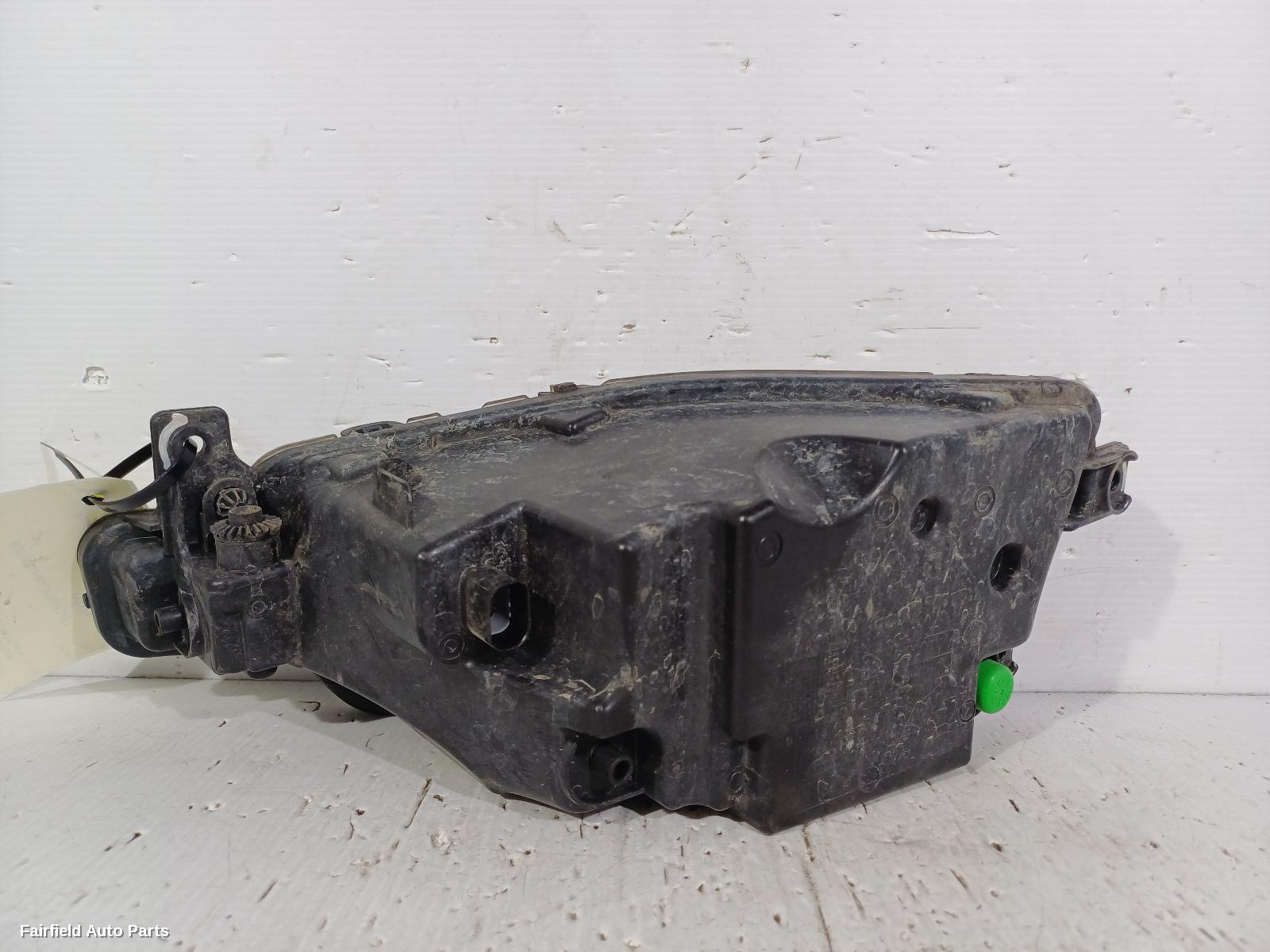 2019-2023 Volkswagen Passat Left Indicator Fog Side