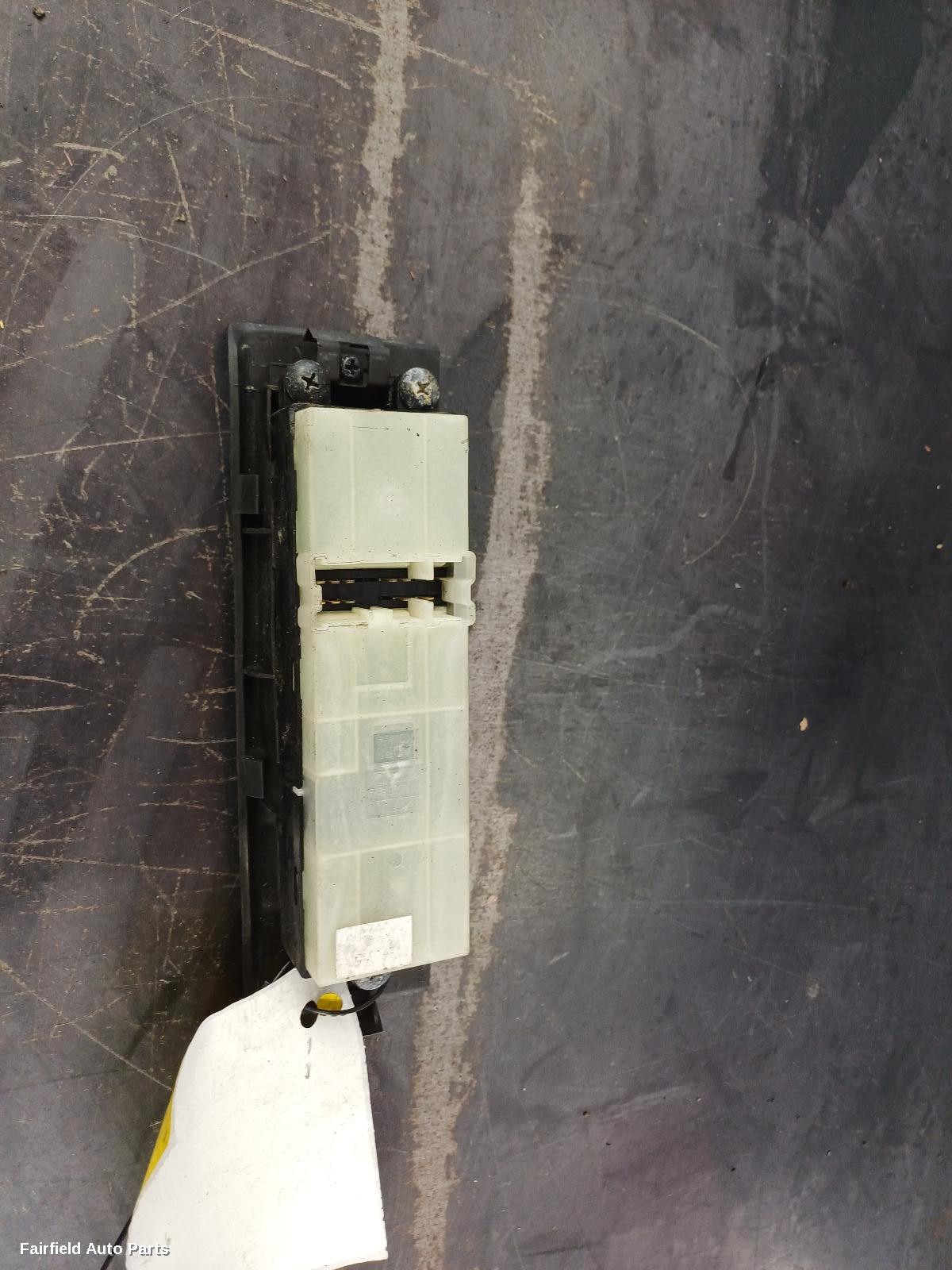 2005-2015 Nissan Navara Pwr Dr Wind Switch
