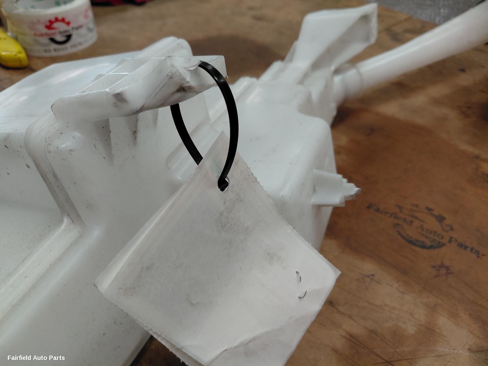 2022-2026 Nissan Qashqai Washer Bottle