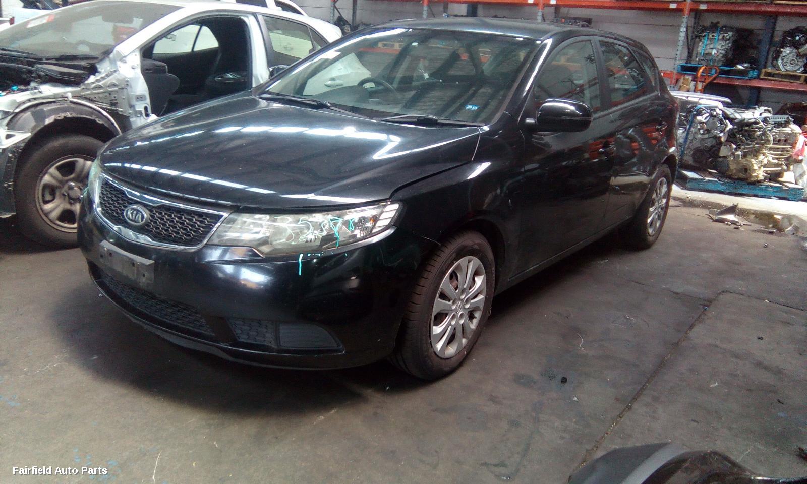 2008-2013 Kia Cerato Left Guard
