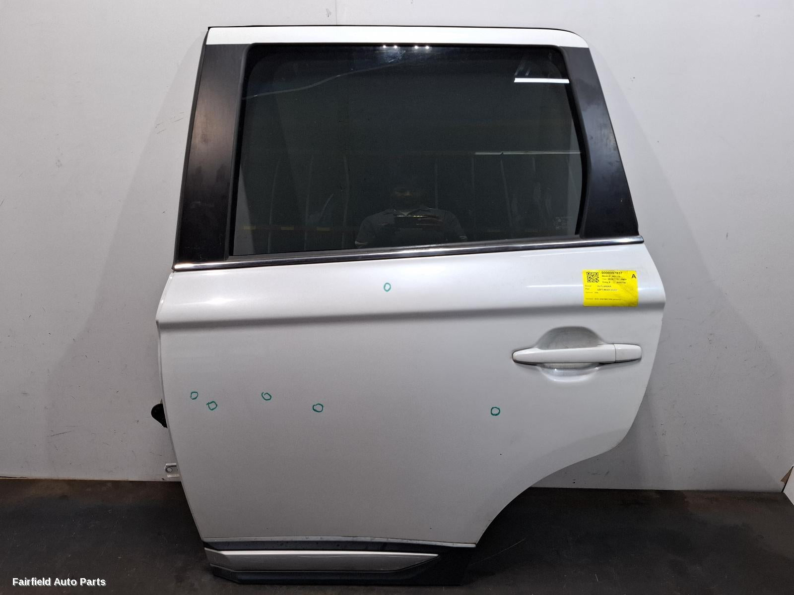 2015-2021 Mitsubishi Outlander Left Rear Door Sliding