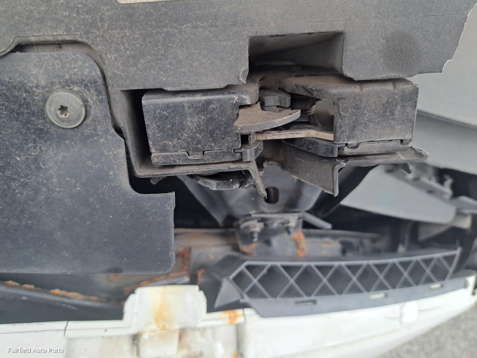 2011-2017 Volkswagen Jetta Left Rear Door Sliding