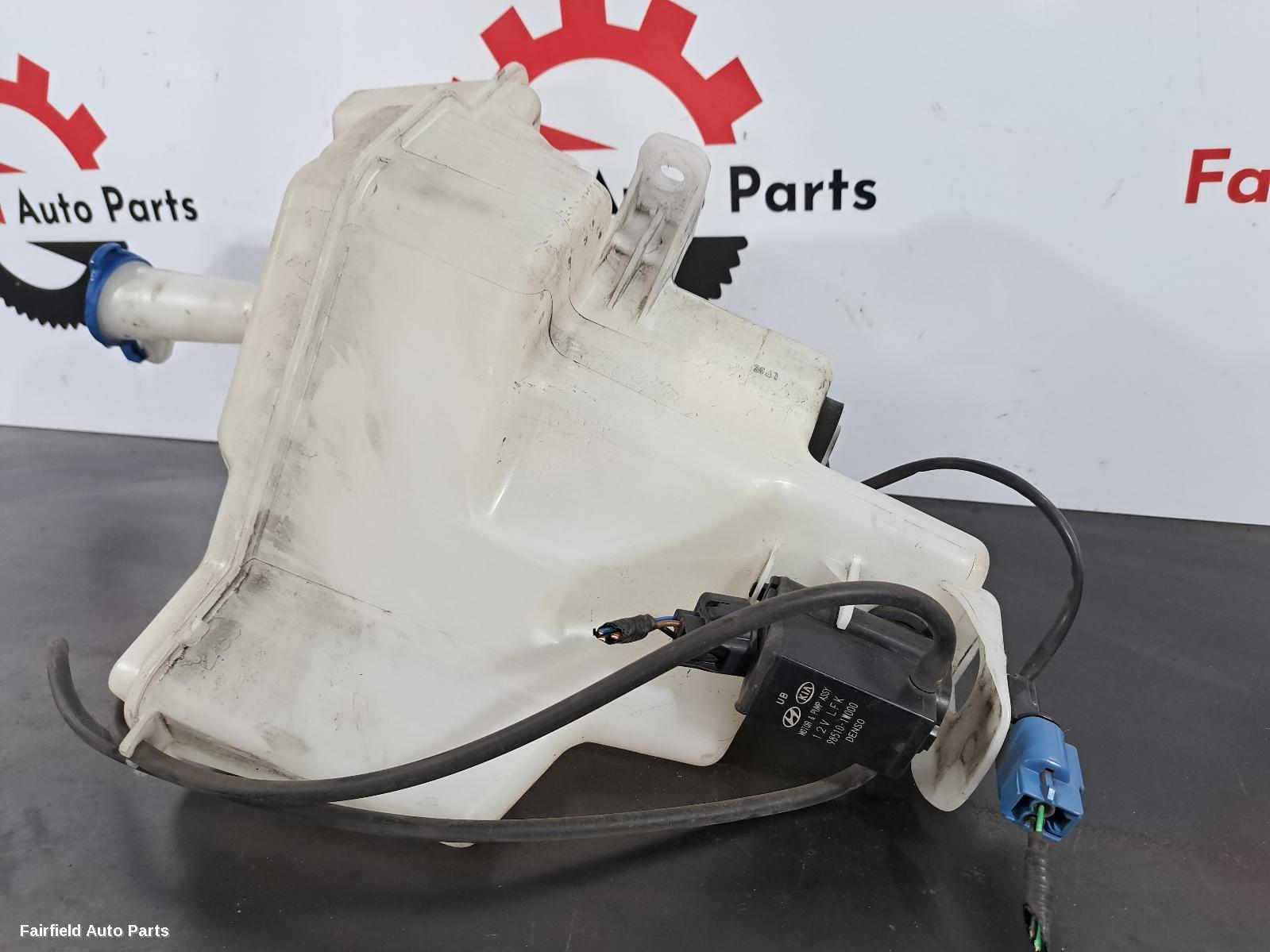2012-2017 Hyundai I30 Washer Bottle