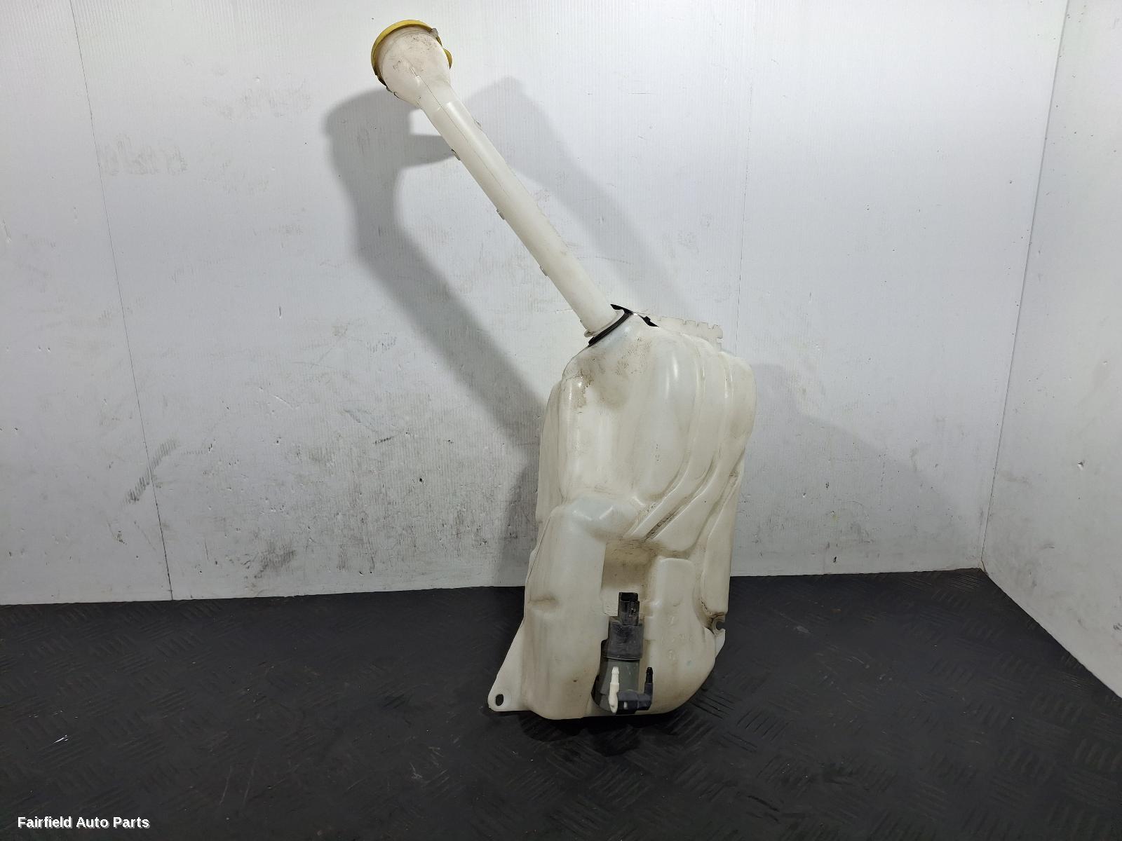 2007-2014 Nissan Dualis Washer Bottle