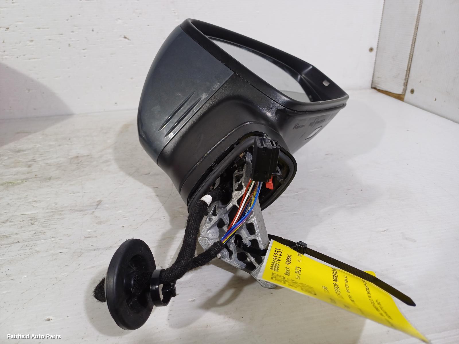 2021-2024 Volkswagen Tiguan Right Door Mirror