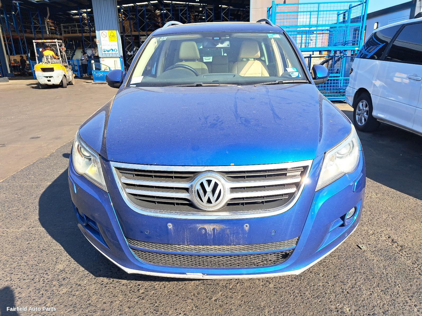 2008-2016 Volkswagen Tiguan Left Rear Door Sliding