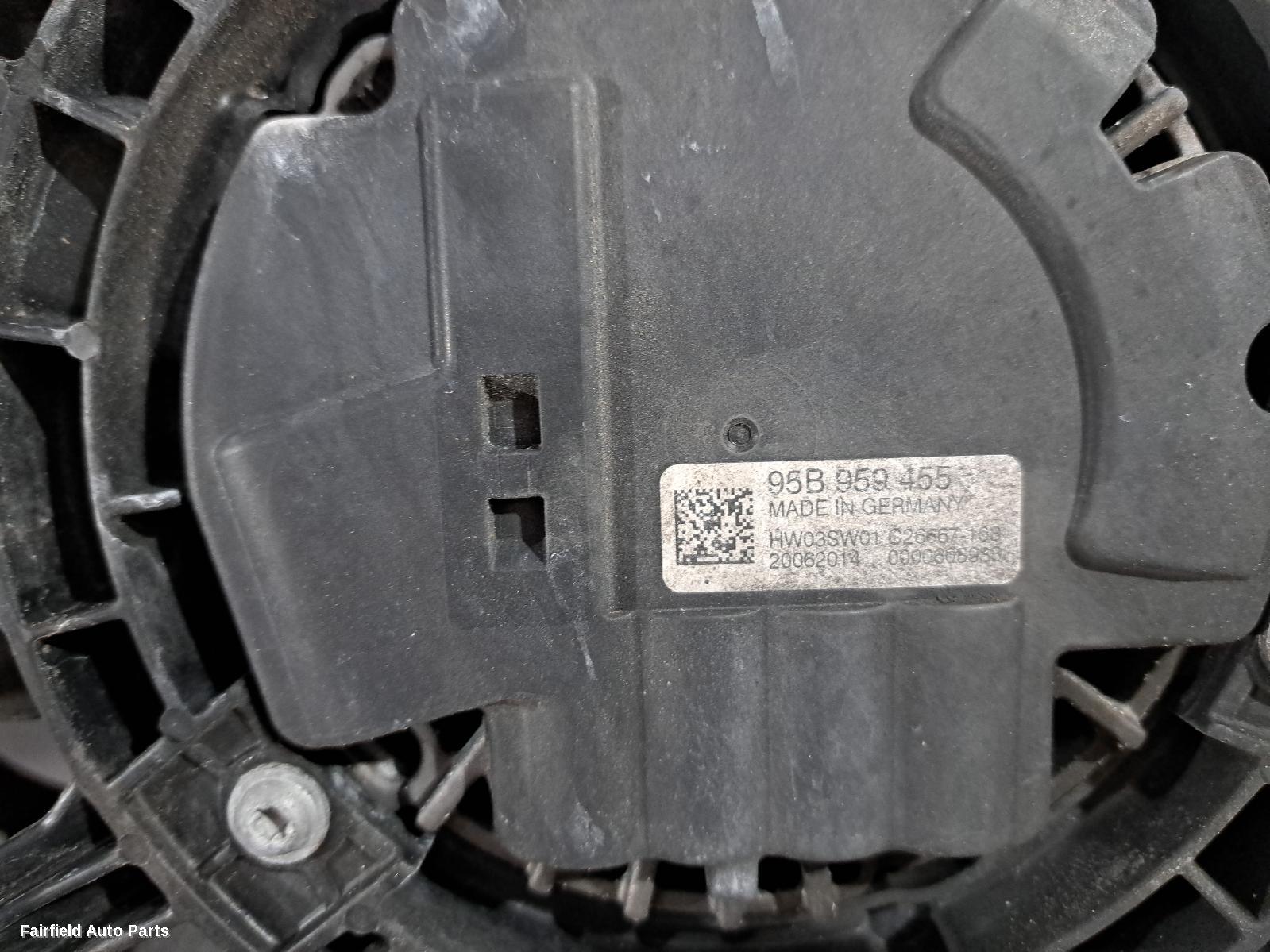 2014-2018 Porsche Macan Fan