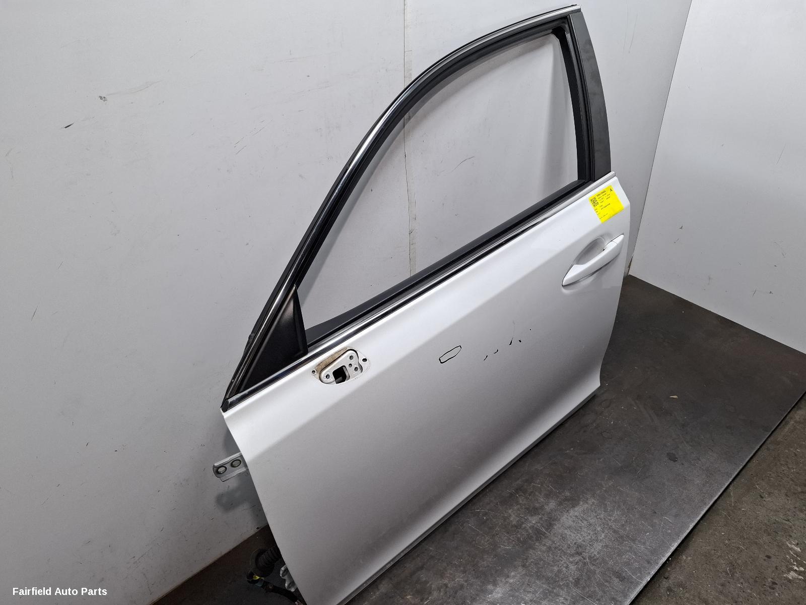 2010-2020 Lexus Ct200h Left Front Door