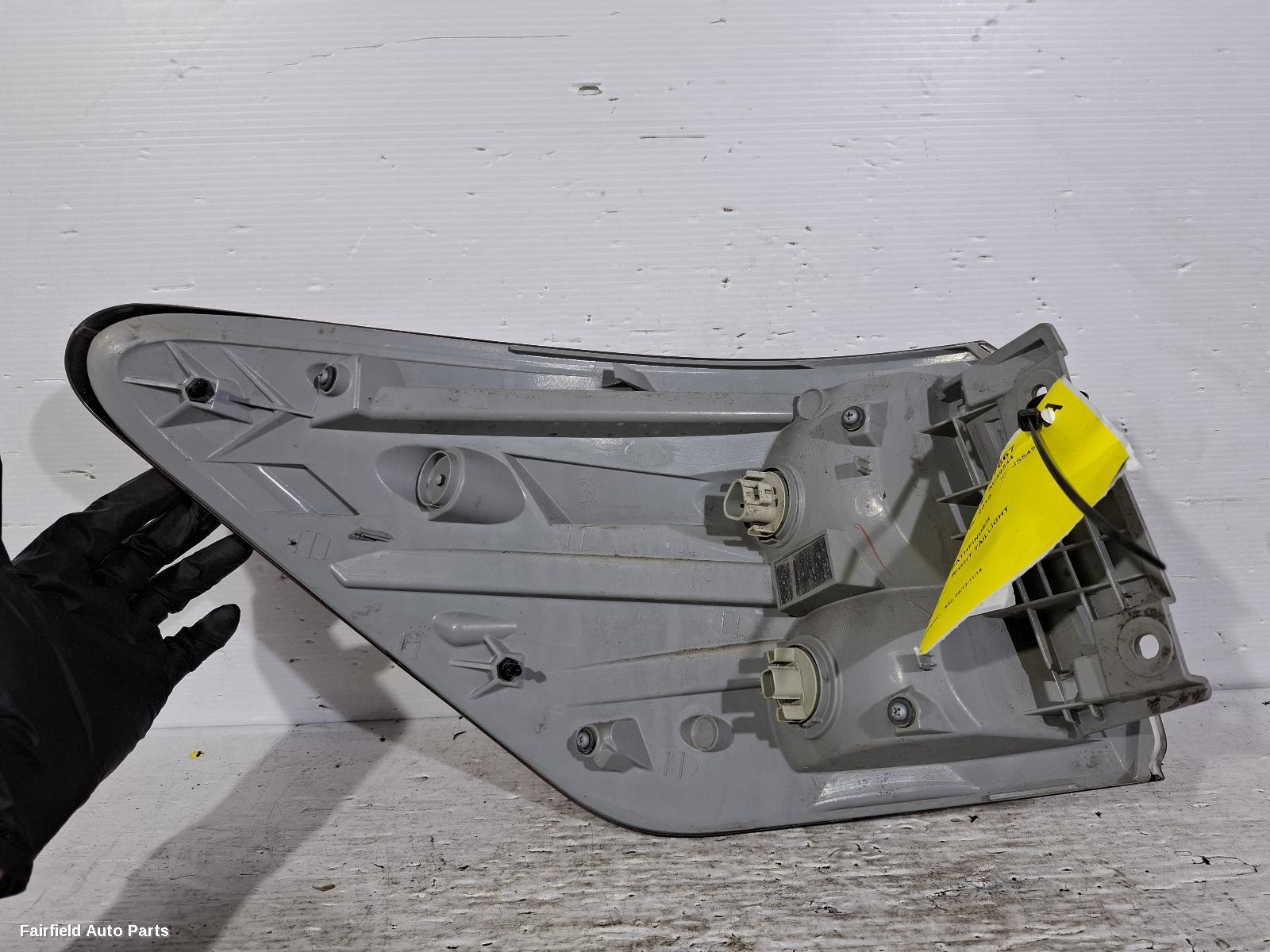 2013-2016 Nissan Pathfinder Right Taillight