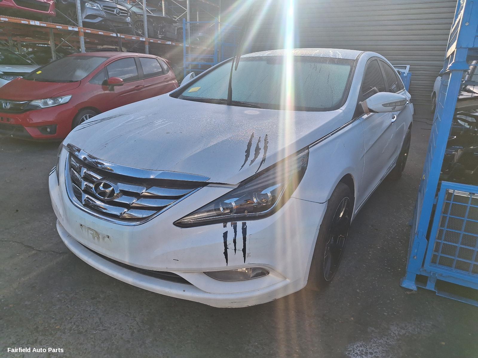 2010-2014 Hyundai I45 Washer Bottle