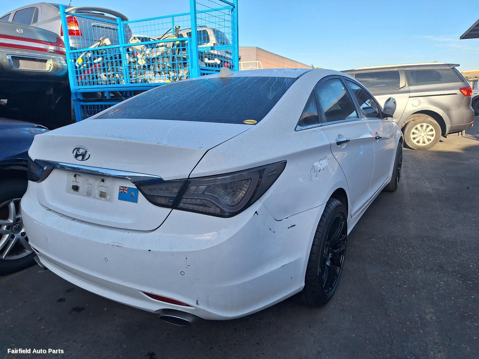 2010-2014 Hyundai I45 Washer Bottle
