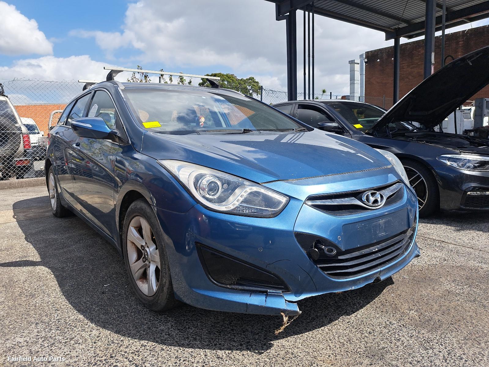 2013 Hyundai I40 Right Rear Door Sliding