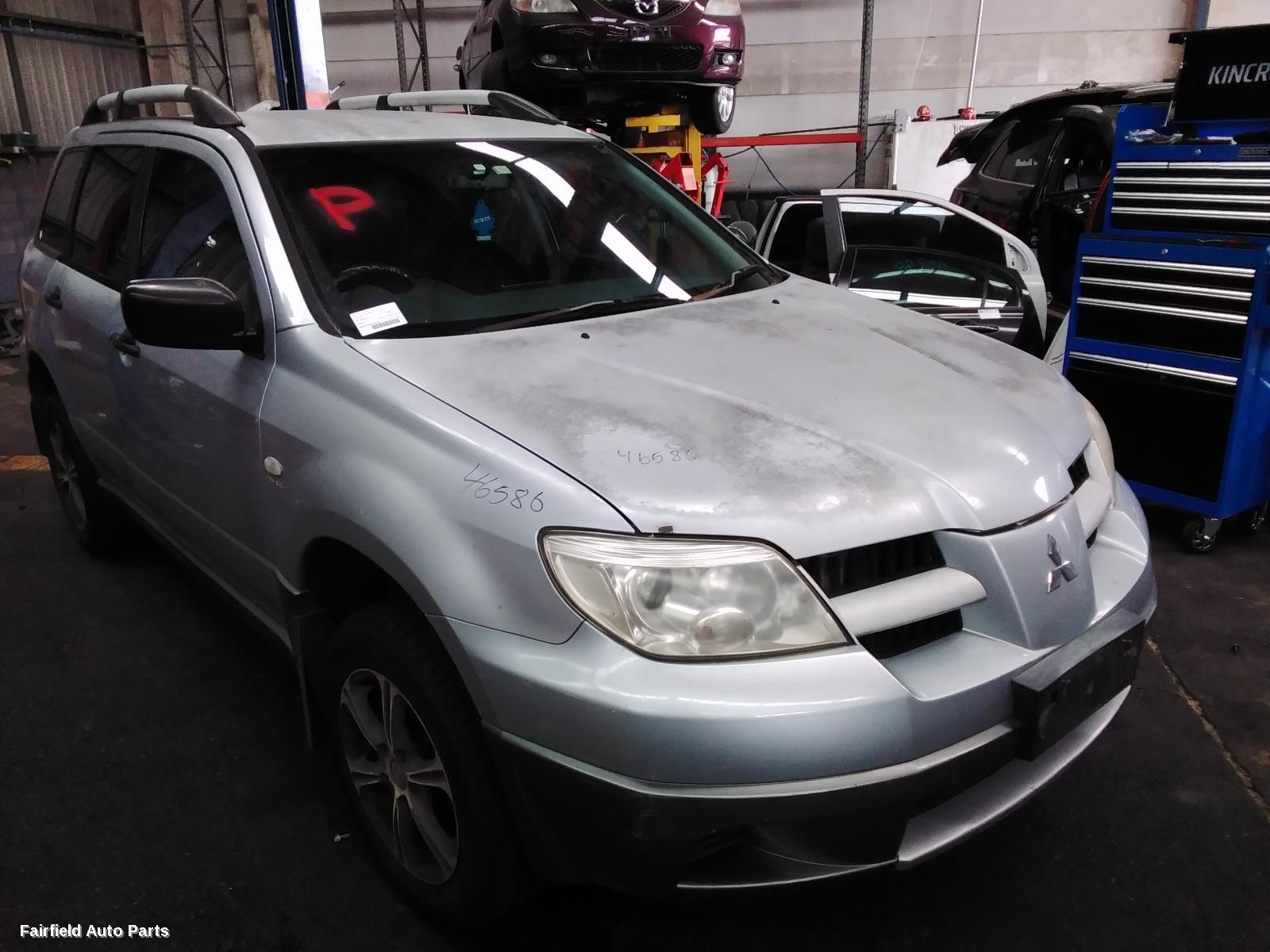 2002-2006 Mitsubishi Outlander Right Door Mirror