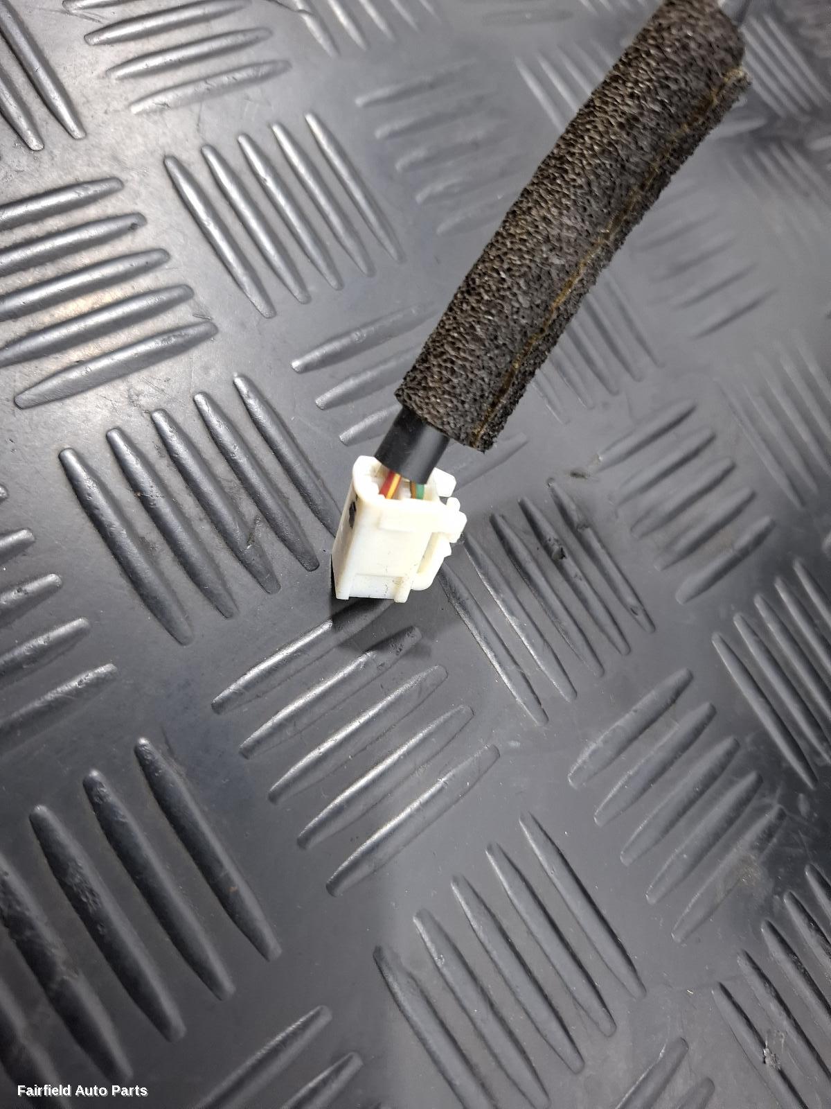 2003-2010 Toyota Avensis Rear Garnish