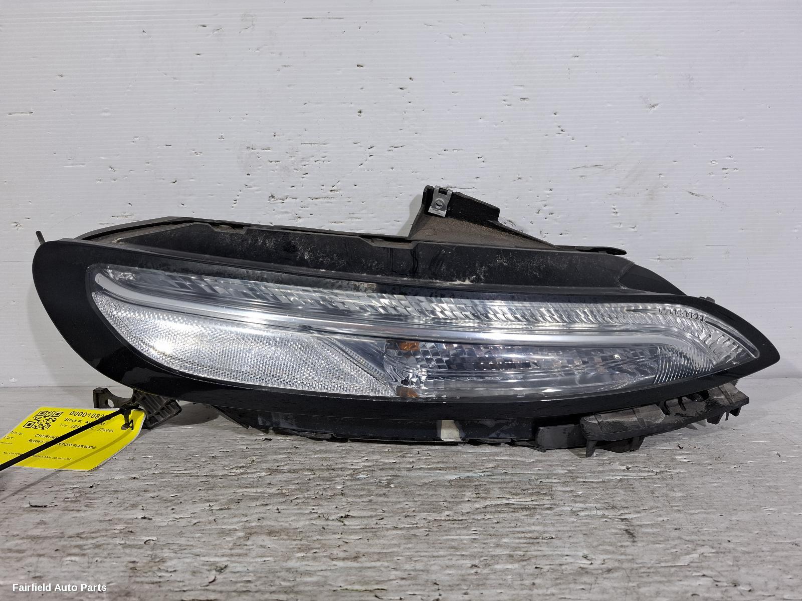 2014-2018 Jeep Cherokee Right Indicator Fog Side