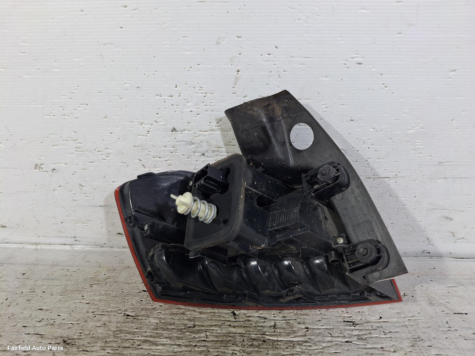 2015-2019 Volkswagen Passat Right Taillight