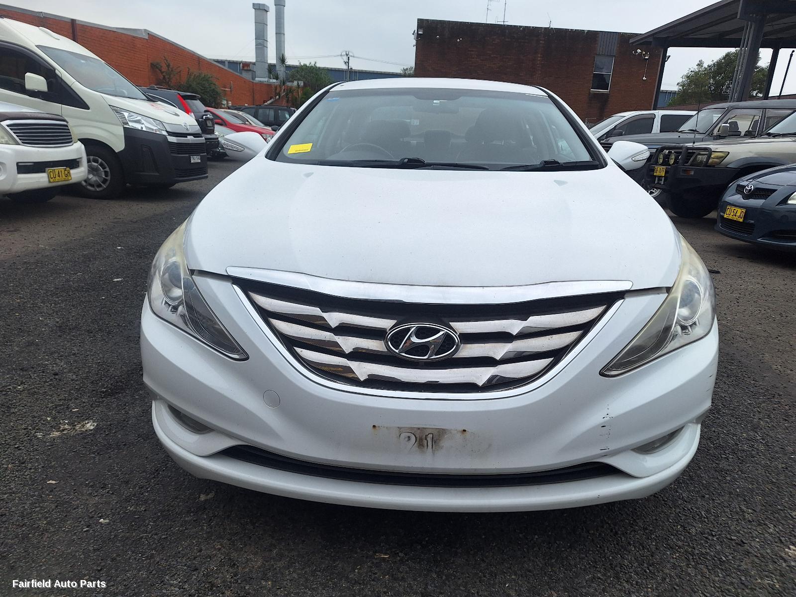 2010-2014 Hyundai I45 Left Front Door Window