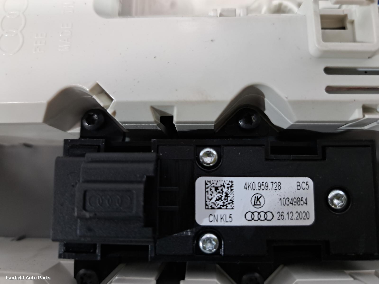 2016-2026 Audi Q2 Courtesy Light