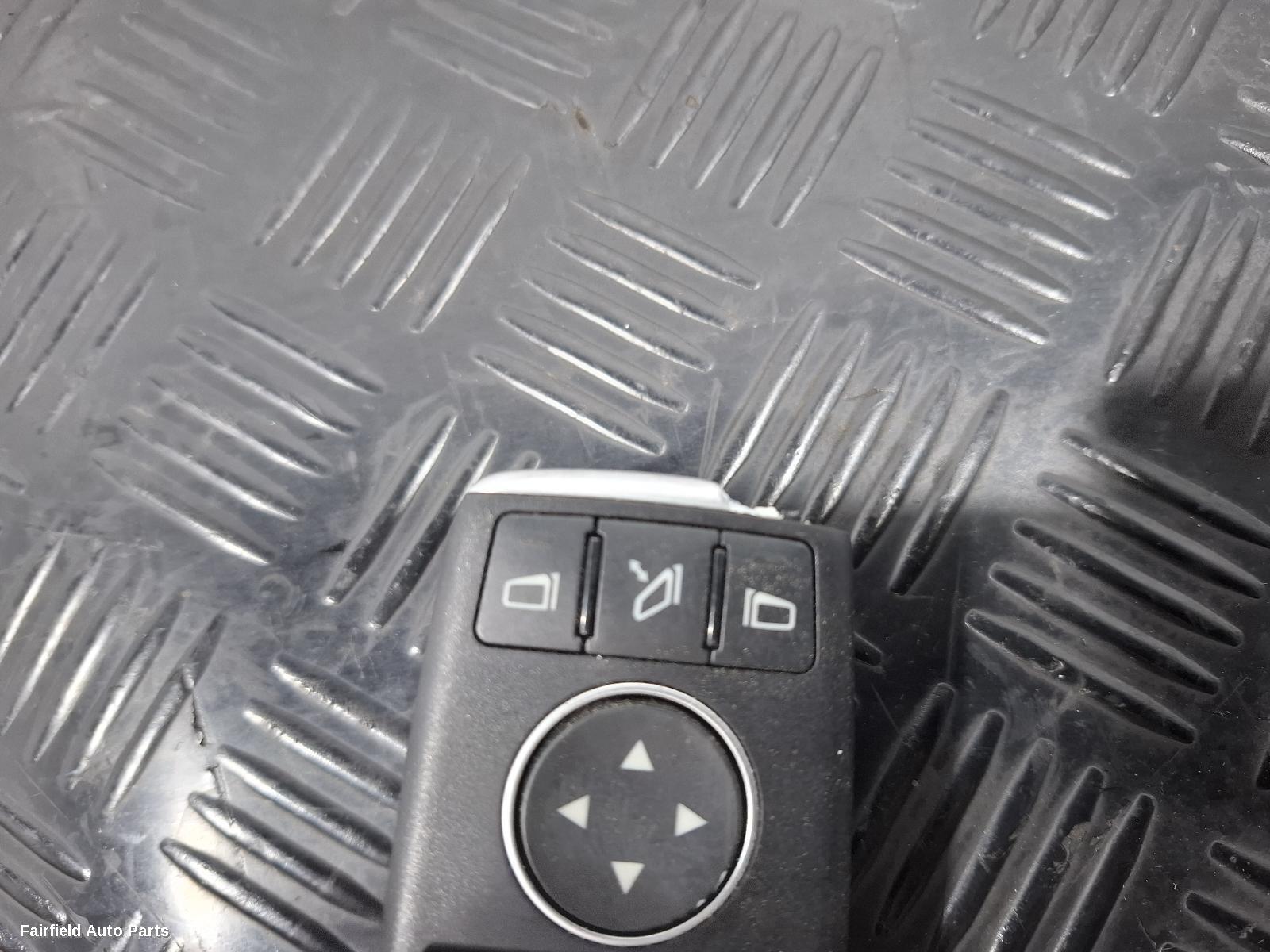 2013-2019 Mercedes Cla Class Pwr Dr Wind Switch