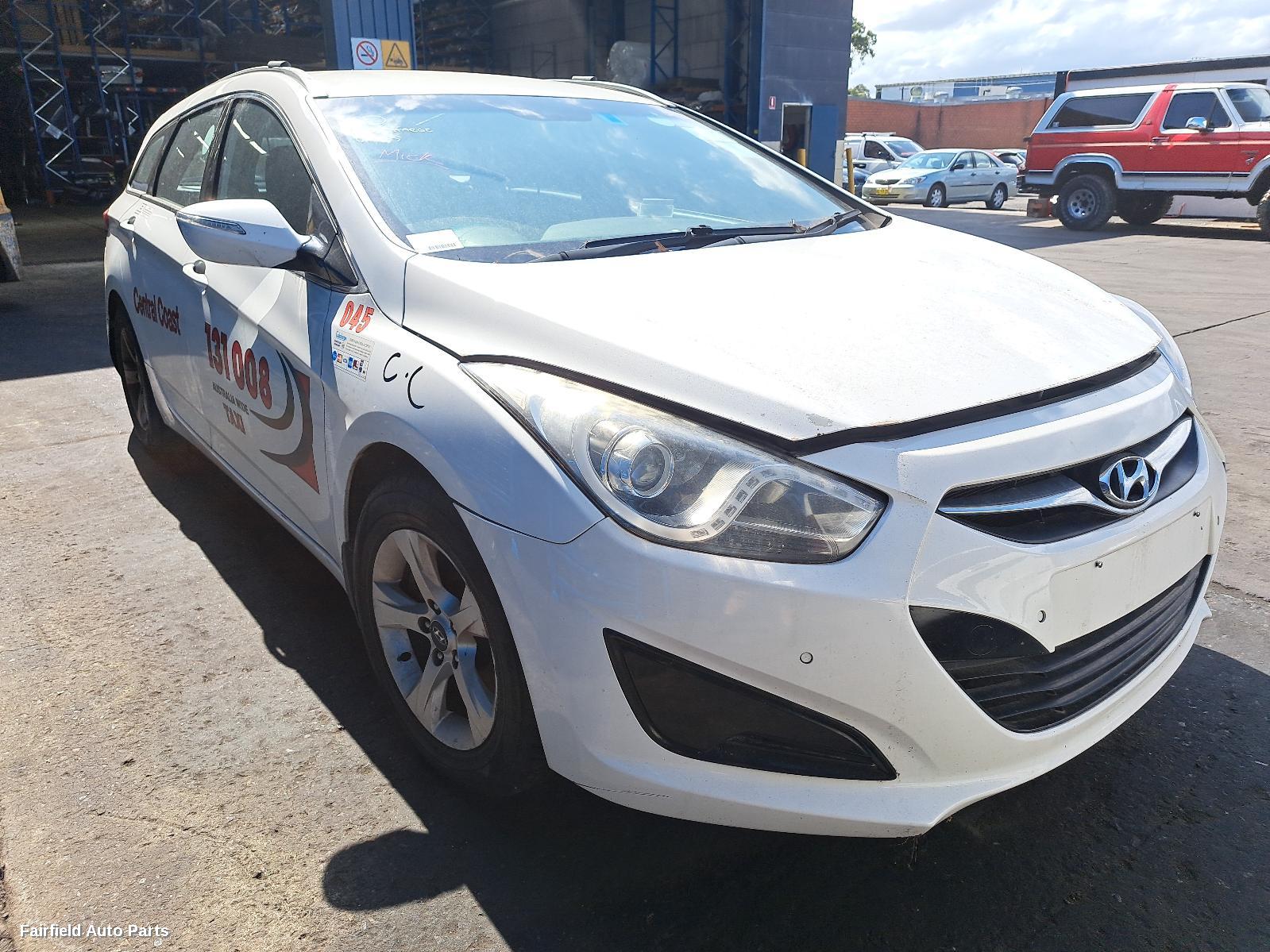 2011-2015 Hyundai I40 Washer Bottle