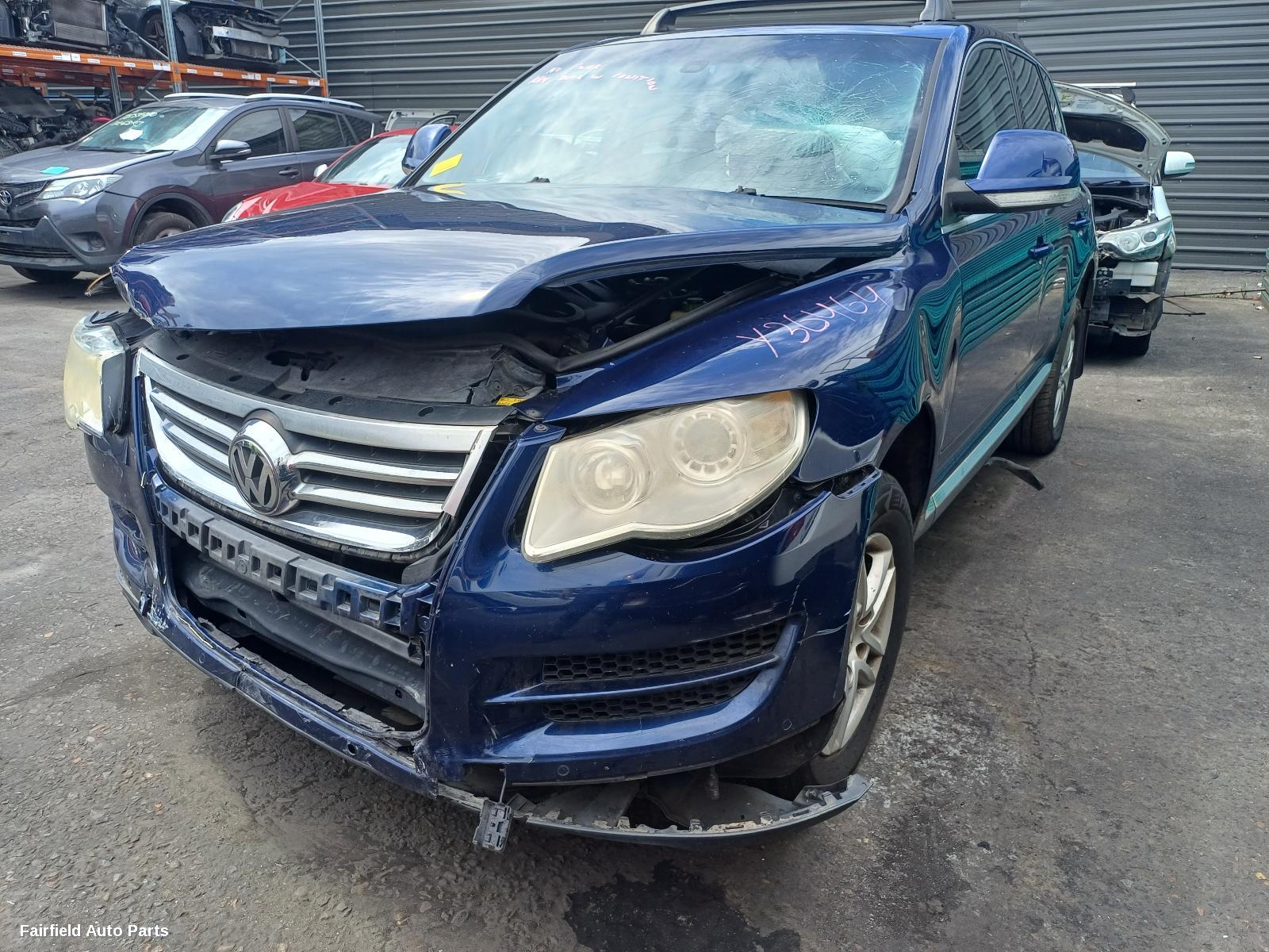 2003-2010 Volkswagen Touareg Courtesy Light