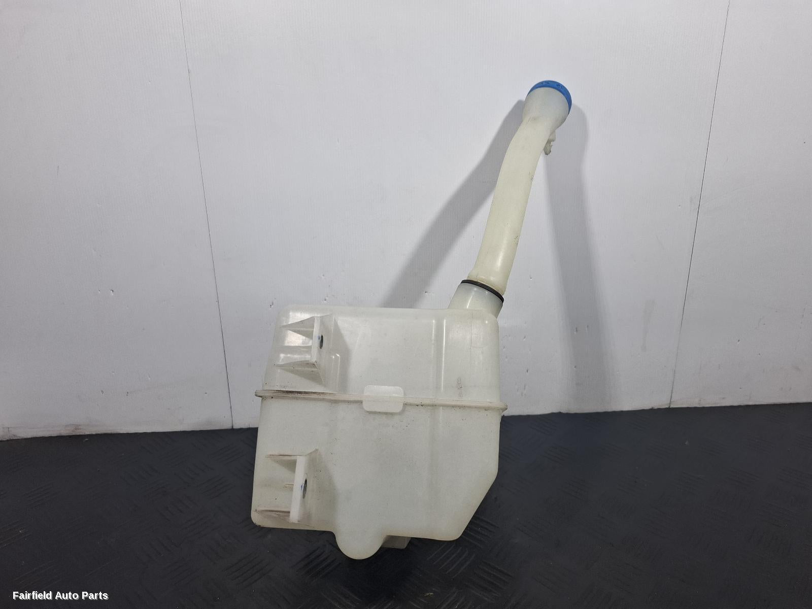 2020-2026 Ldv Deliver 9 Washer Bottle
