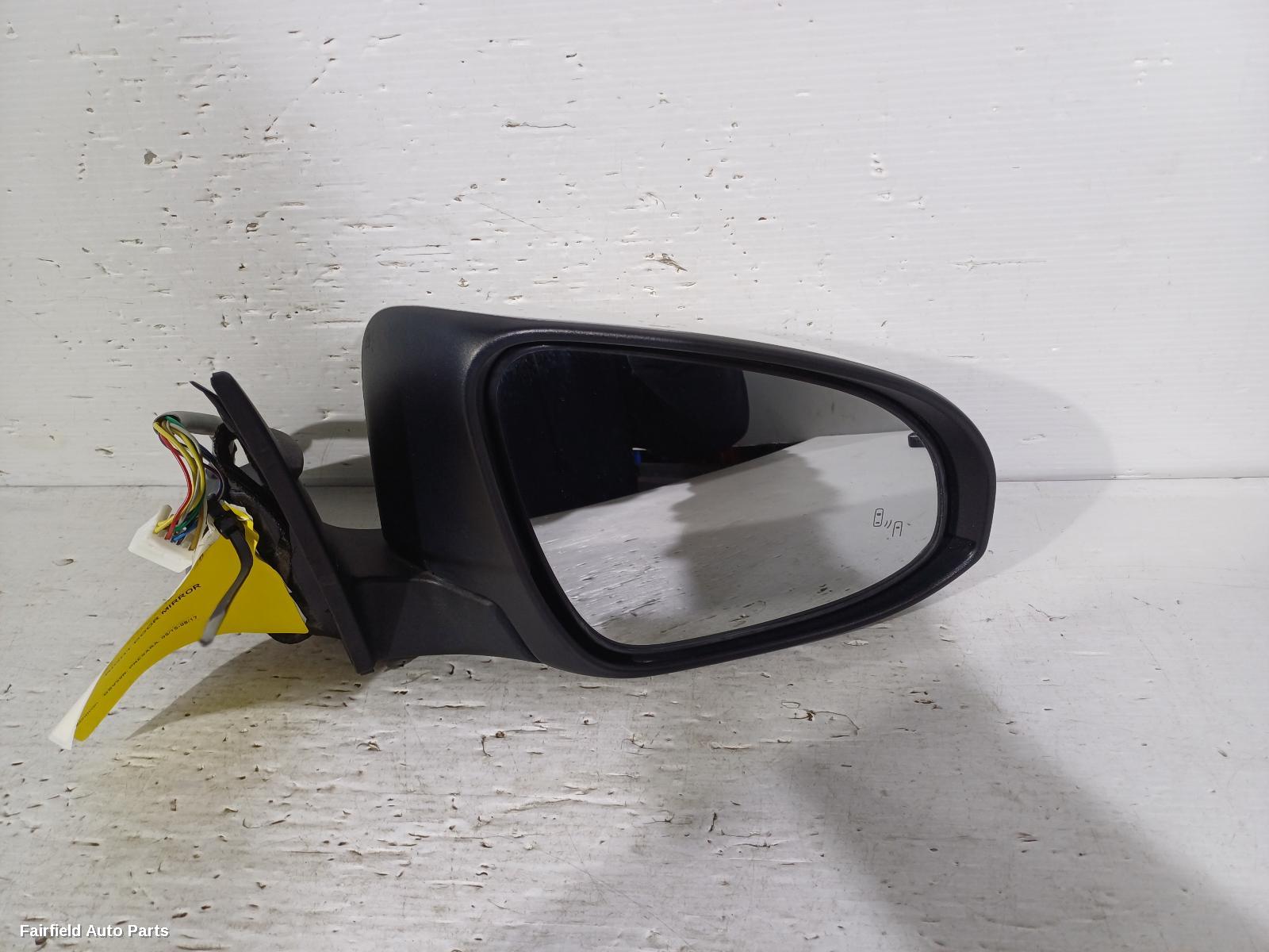 2015-2017 Toyota Aurion Right Door Mirror