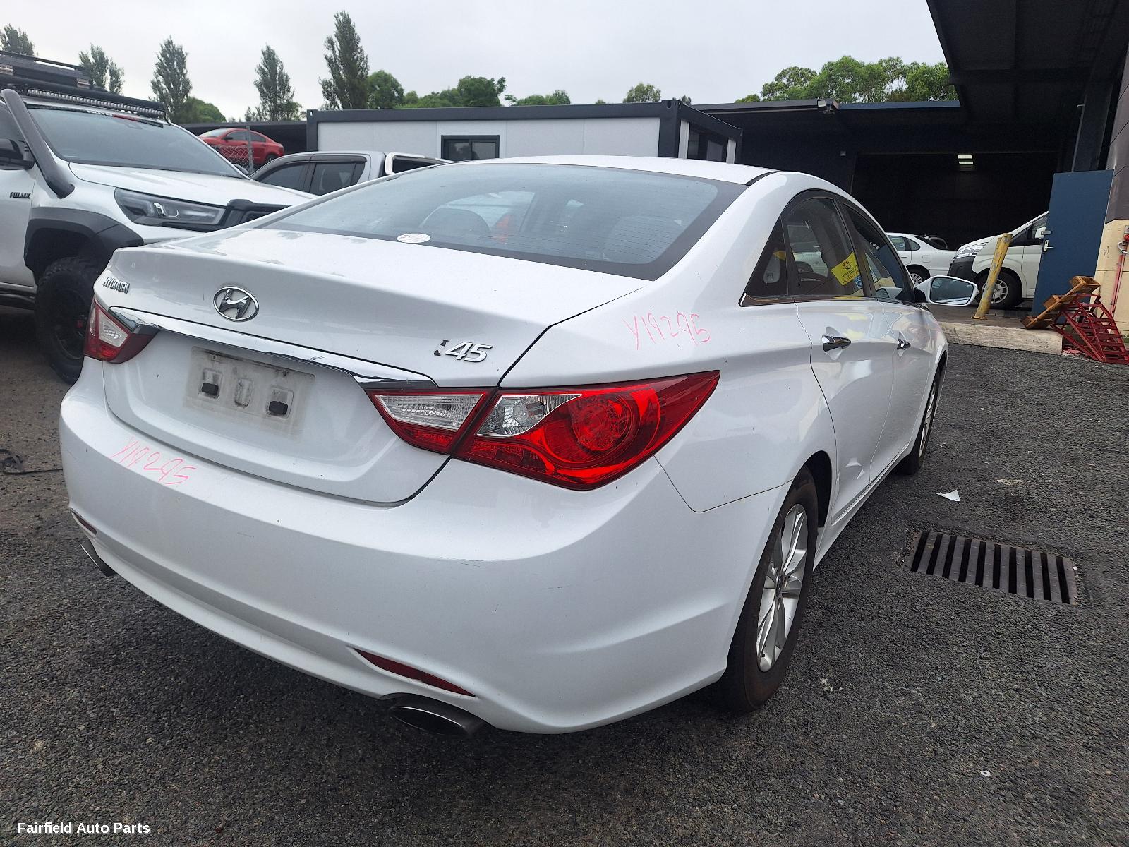 2010-2014 Hyundai I45 Left Front Door Window