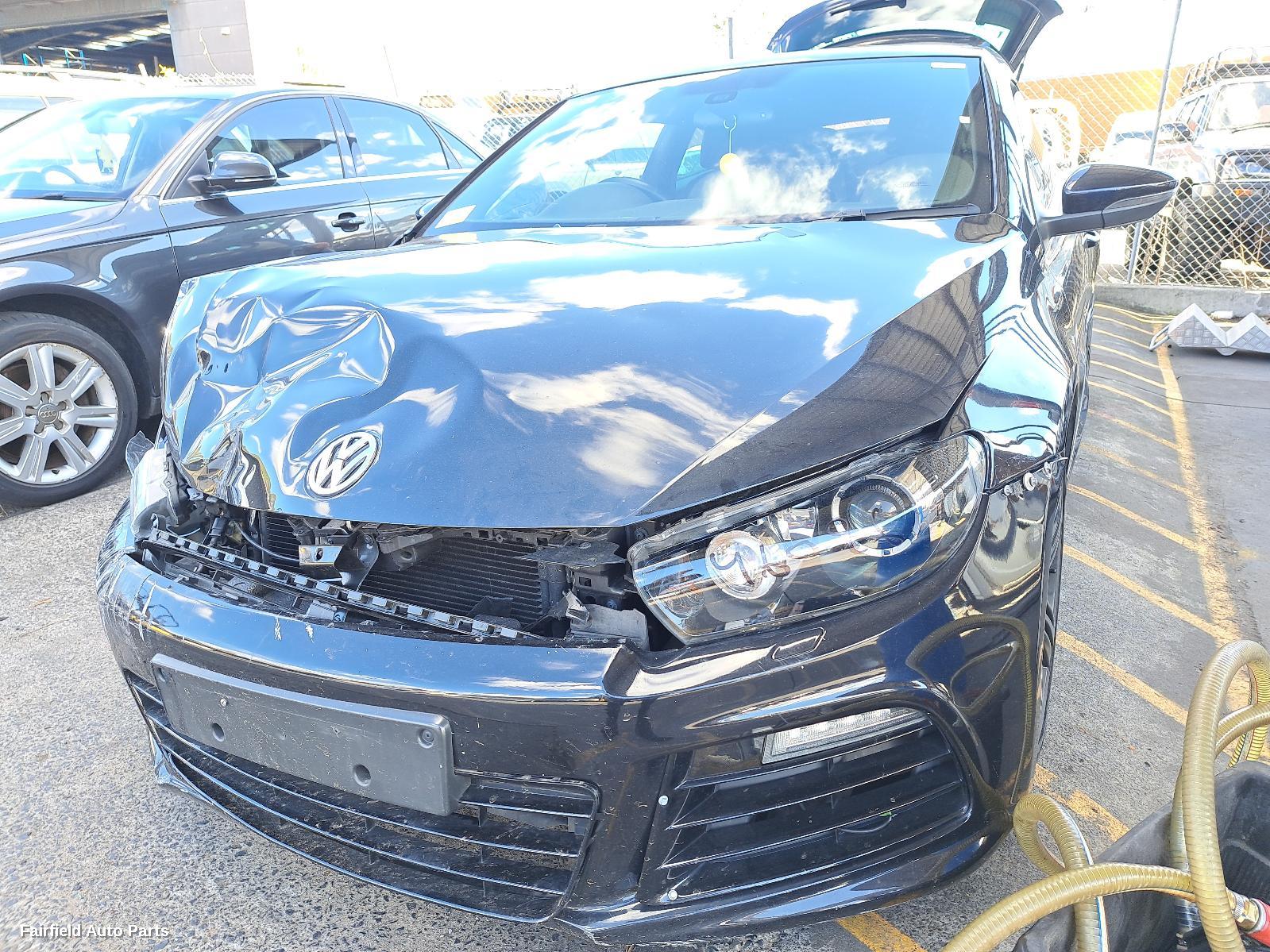 2008-2014 Volkswagen Scirocco Left Guard