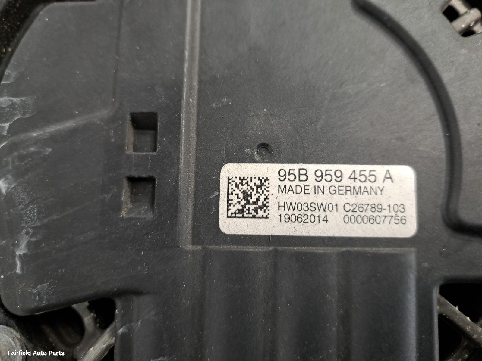 2014-2018 Porsche Macan Fan