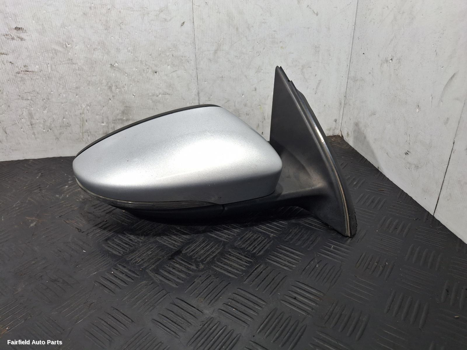 2010-2015 Volkswagen Passat Right Door Mirror
