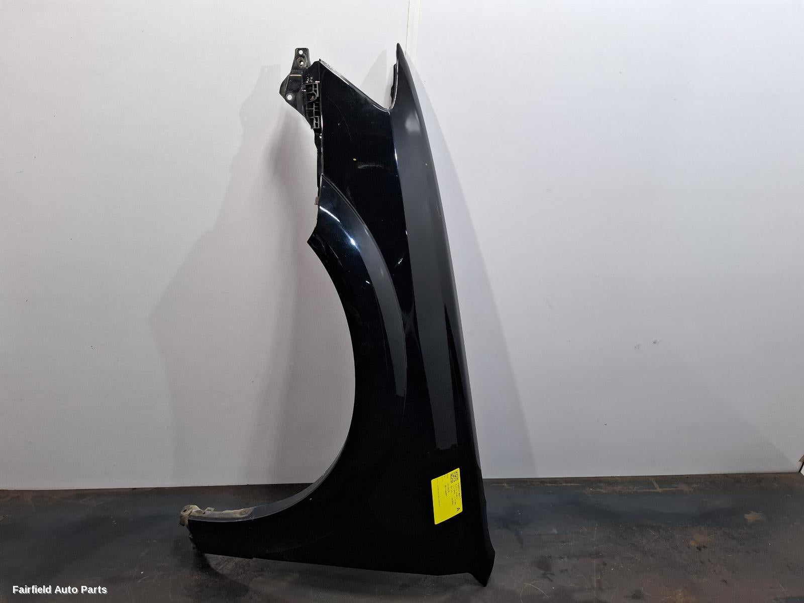 2003-2006 Subaru Outback Left Guard