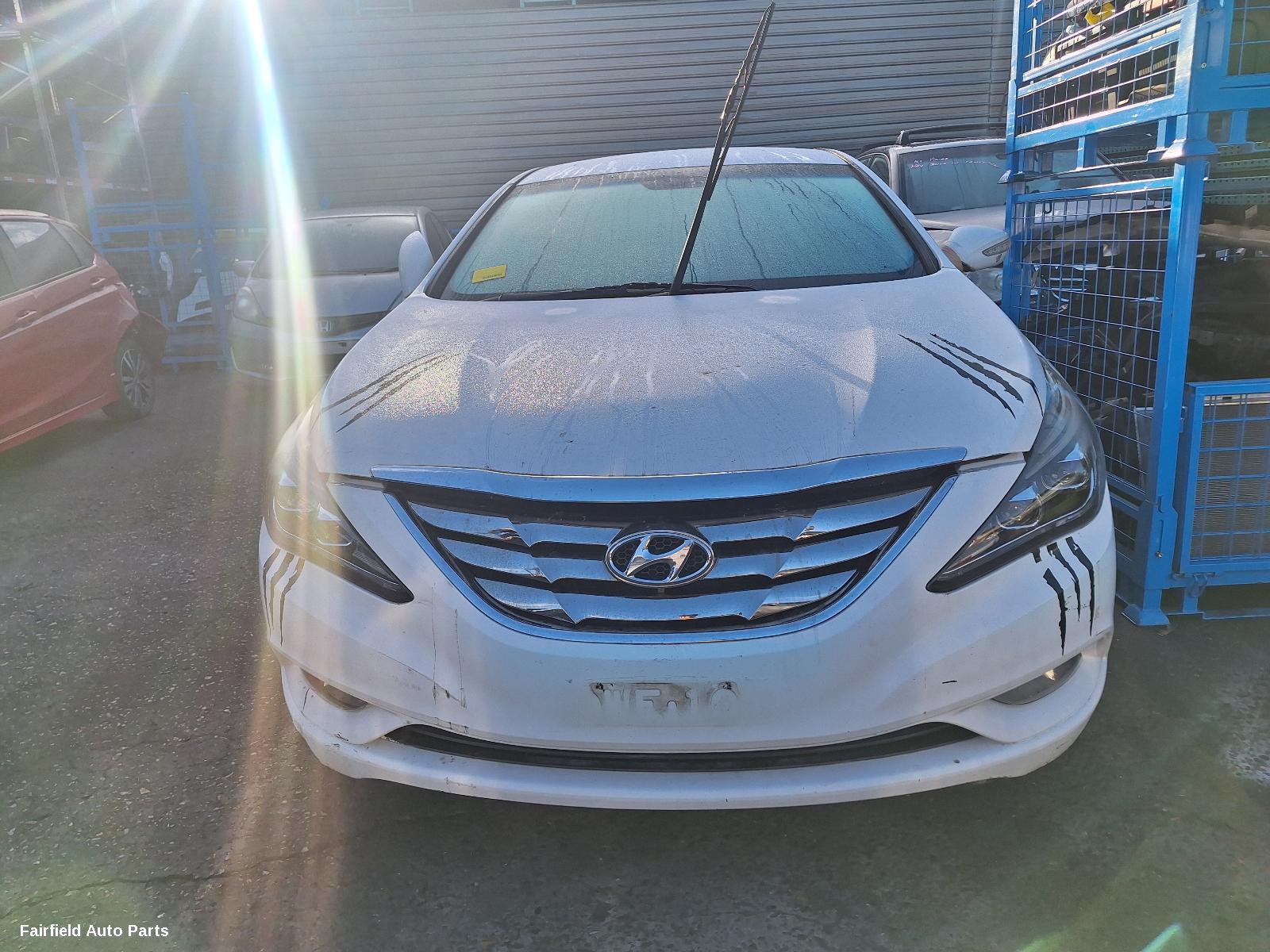 2010-2014 Hyundai I45 Washer Bottle