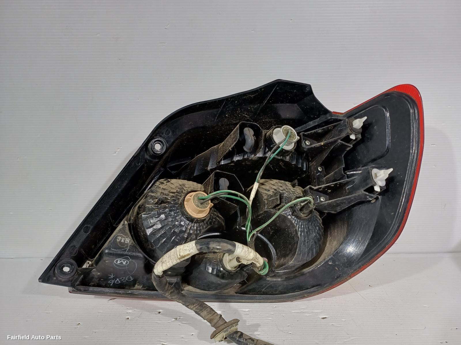 2004-2006 Mitsubishi Outlander Left Taillight