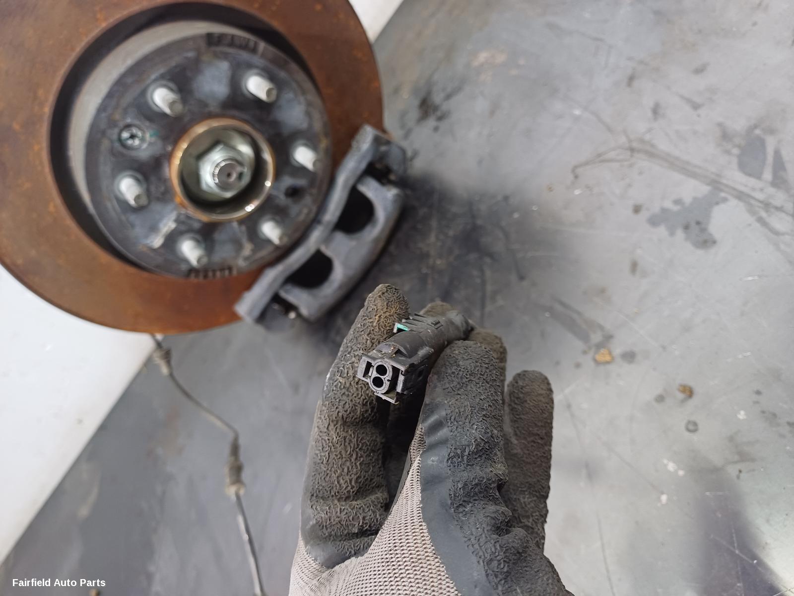 2017-2025 Ldv D90 Right Front Hub Assembly