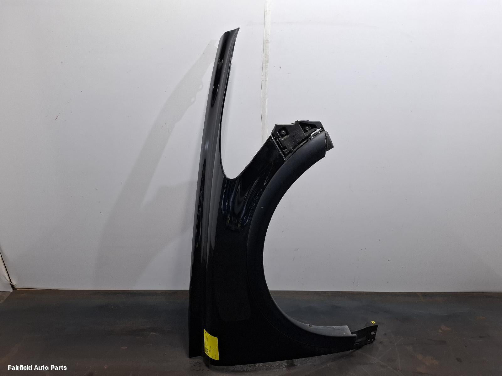 2010-2013 Volvo C30 Right Guard