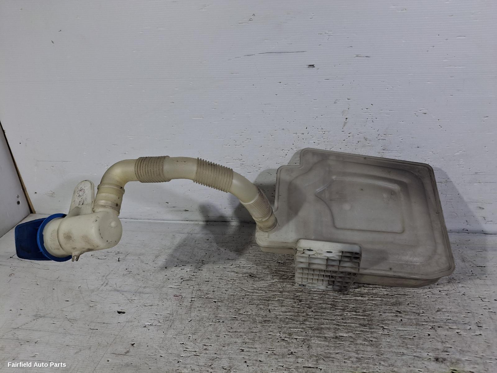 2004-2015 Volkswagen Caddy Washer Bottle