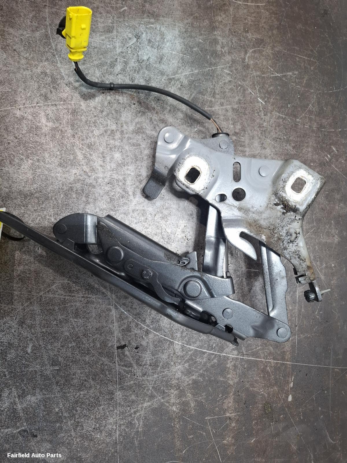 2015-2025 Audi A4 Bonnet Hinge Strut