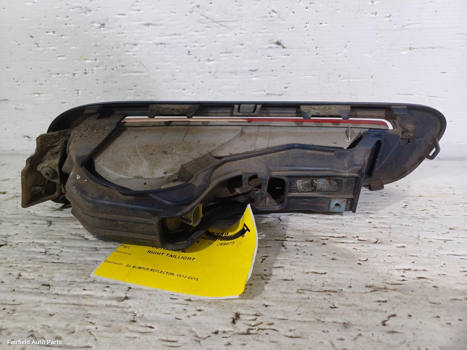 2012-2015 Mitsubishi Outlander Right Taillight
