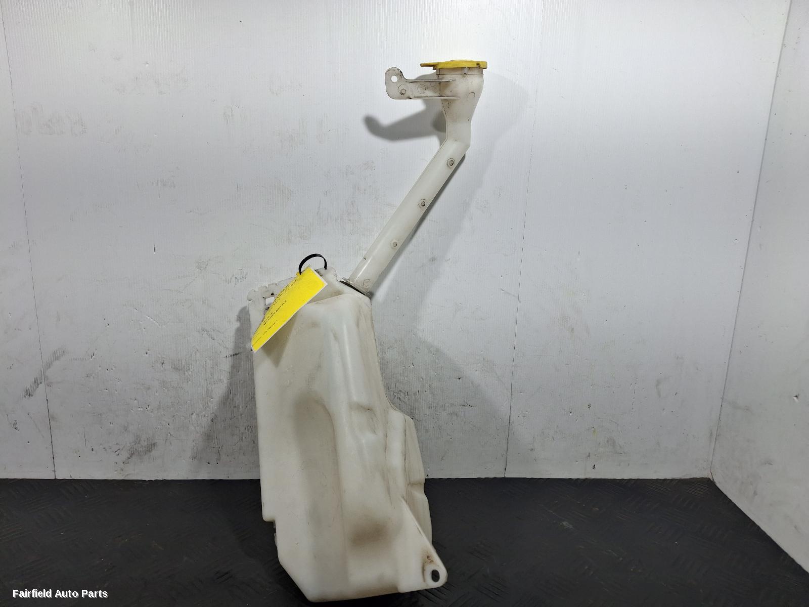 2007-2014 Nissan Dualis Washer Bottle