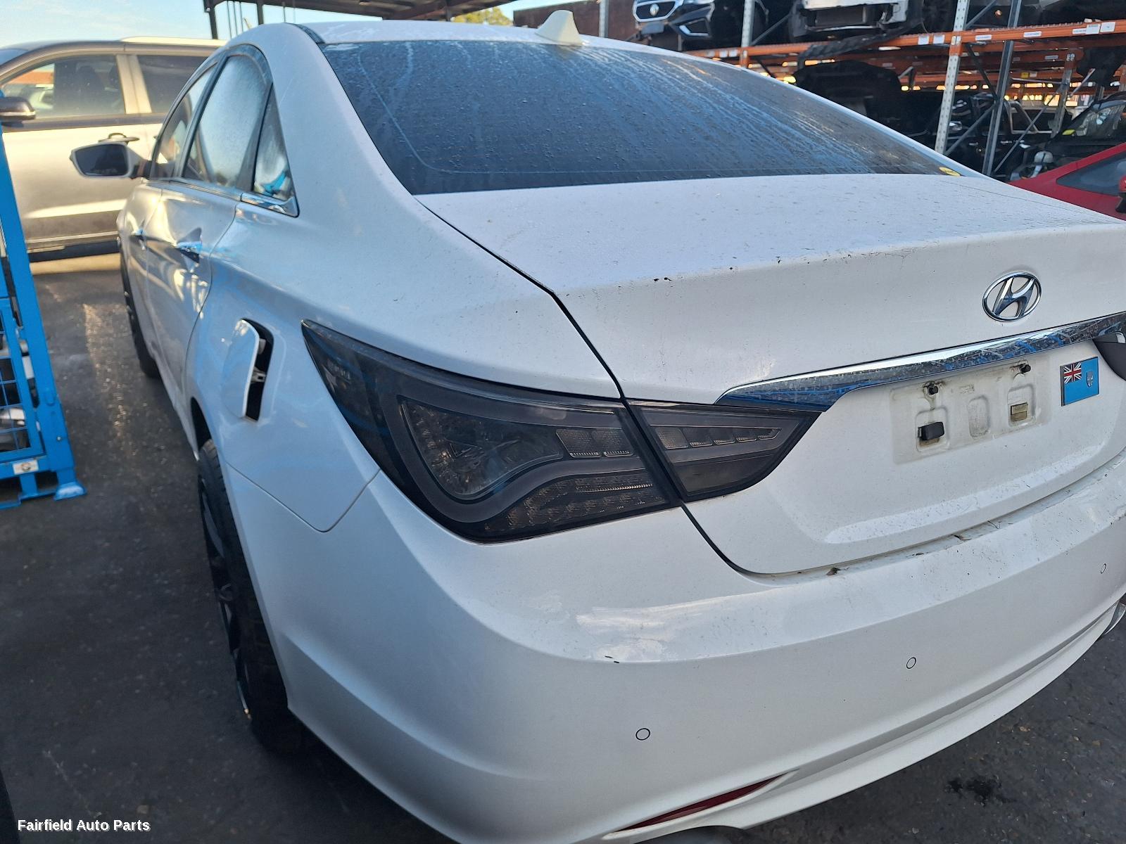 2010-2014 Hyundai I45 Washer Bottle