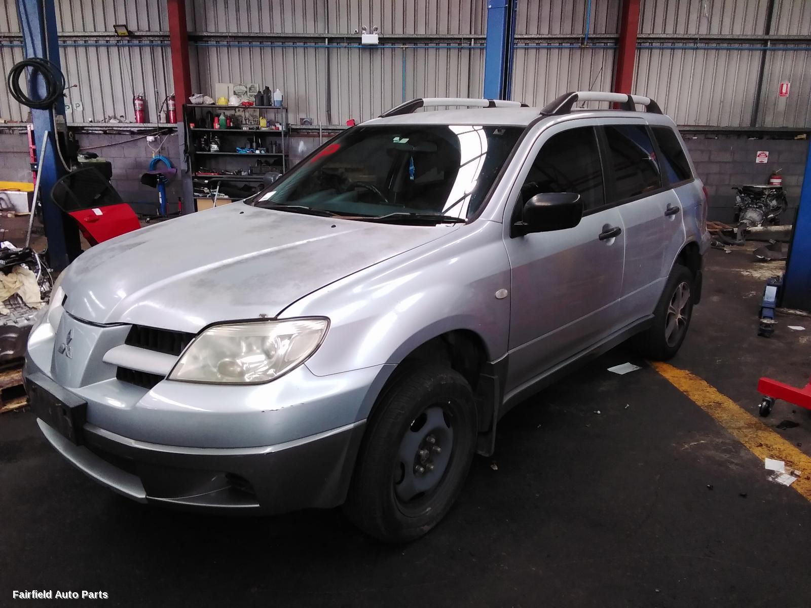 2002-2006 Mitsubishi Outlander Right Door Mirror